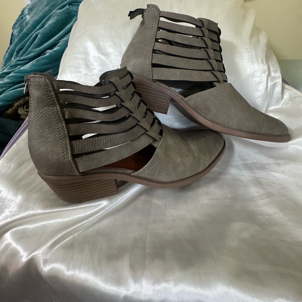 Maurices Taupe Woven Cutout Ankle Booties – Women’s 9